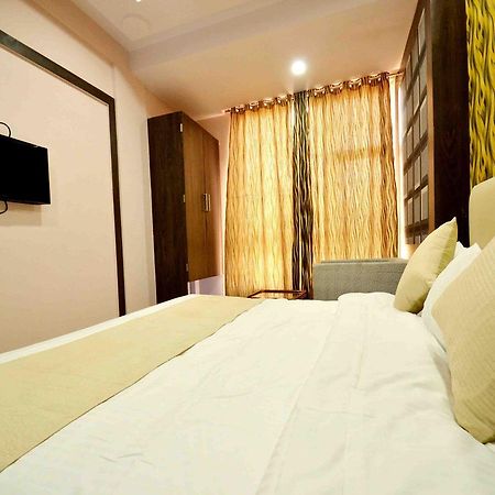 Oyo 2403 Hotel Aamantran Avenue Ujjain Exterior foto