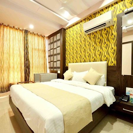 Oyo 2403 Hotel Aamantran Avenue Ujjain Exterior foto