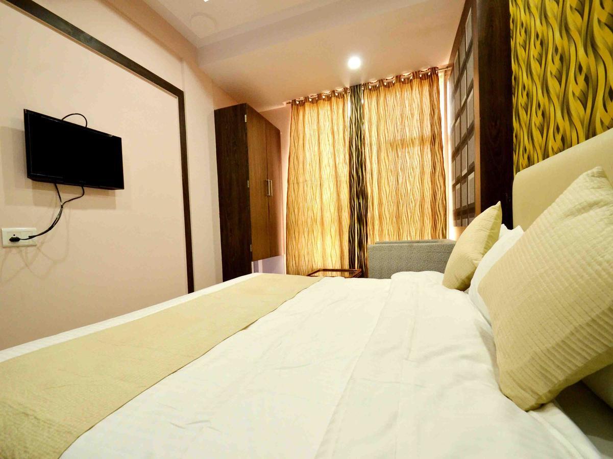 Oyo 2403 Hotel Aamantran Avenue Ujjain Exterior foto