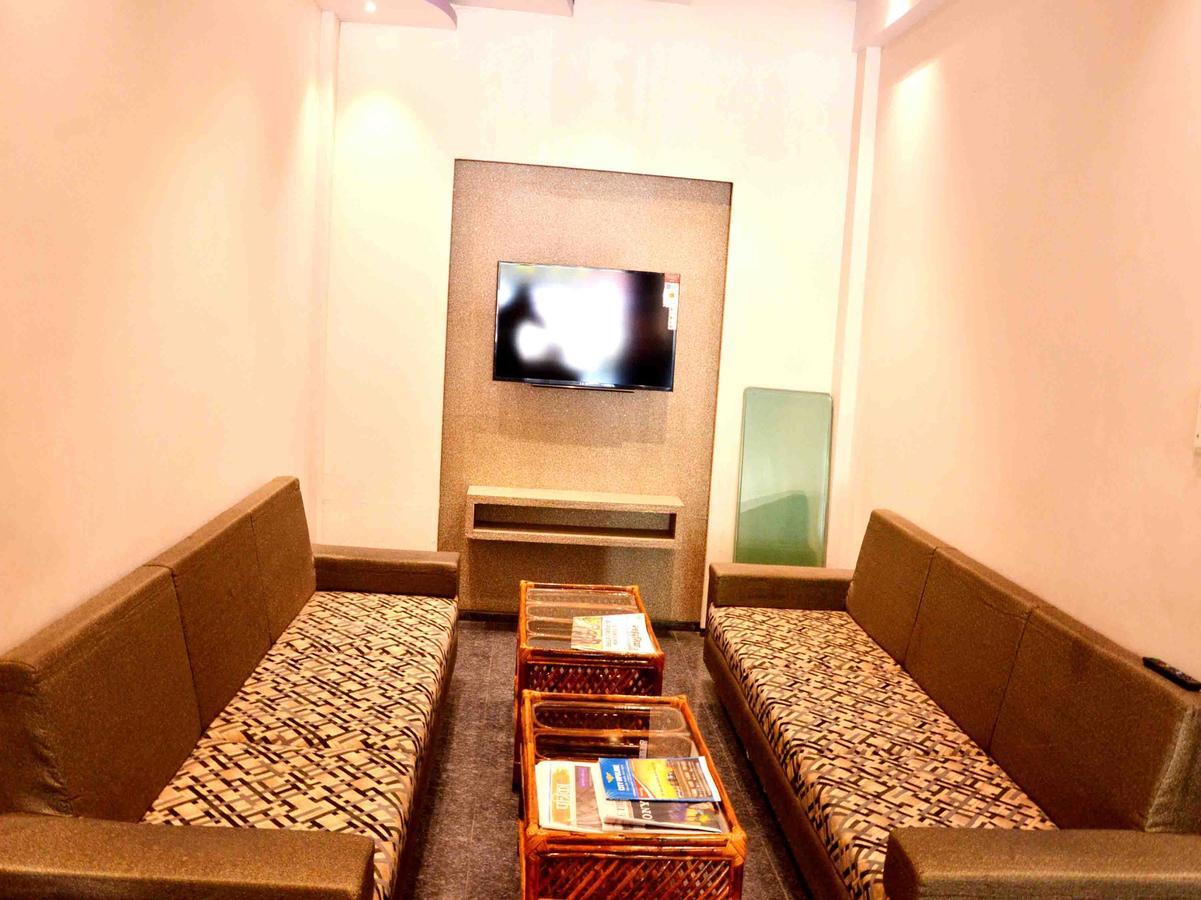 Oyo 2403 Hotel Aamantran Avenue Ujjain Exterior foto