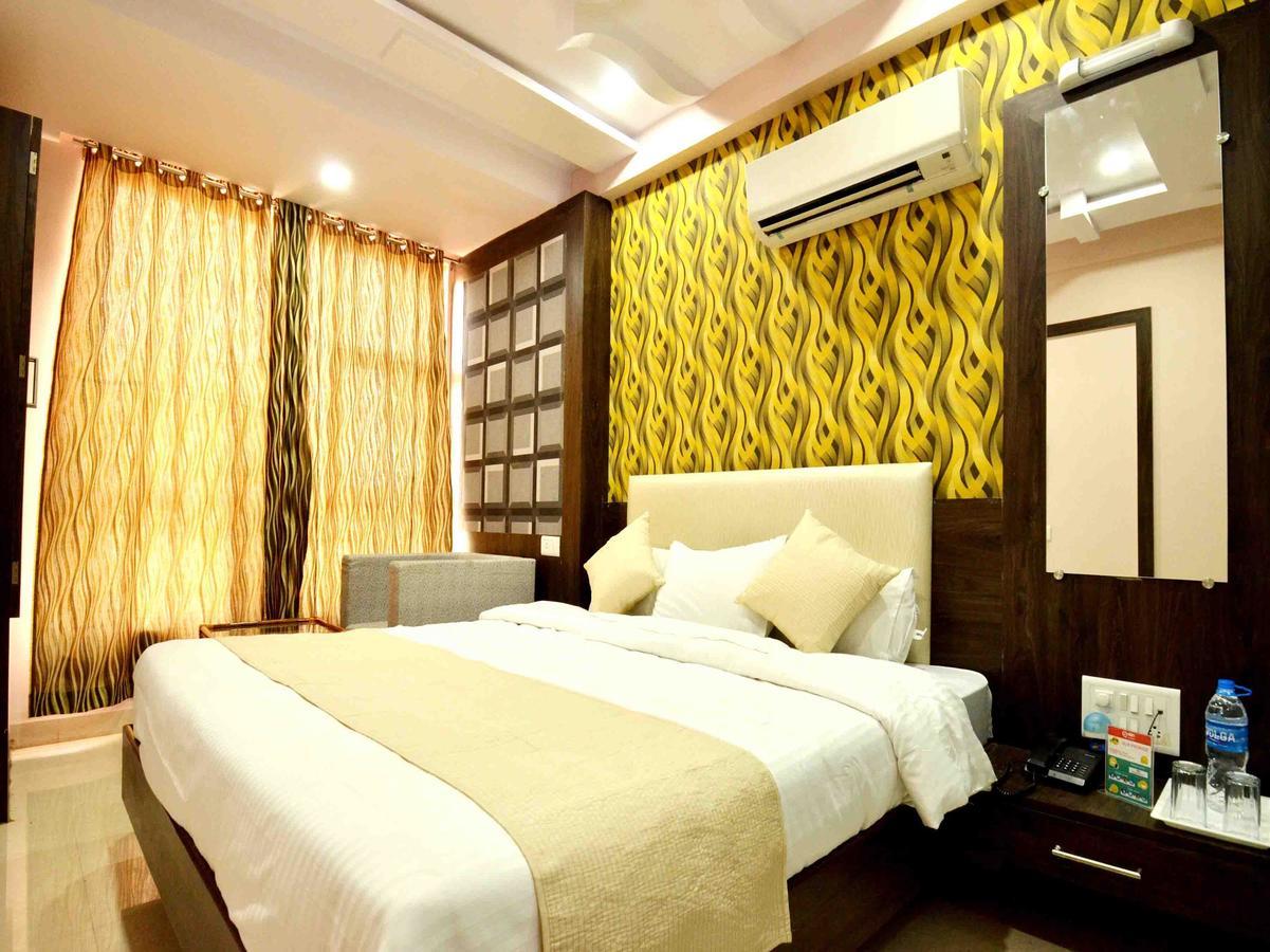 Oyo 2403 Hotel Aamantran Avenue Ujjain Exterior foto