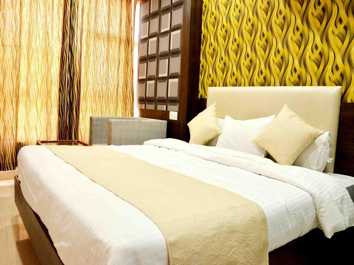 Oyo 2403 Hotel Aamantran Avenue Ujjain Exterior foto