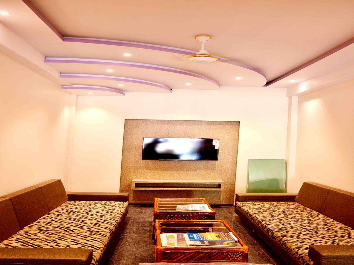 Oyo 2403 Hotel Aamantran Avenue Ujjain Exterior foto
