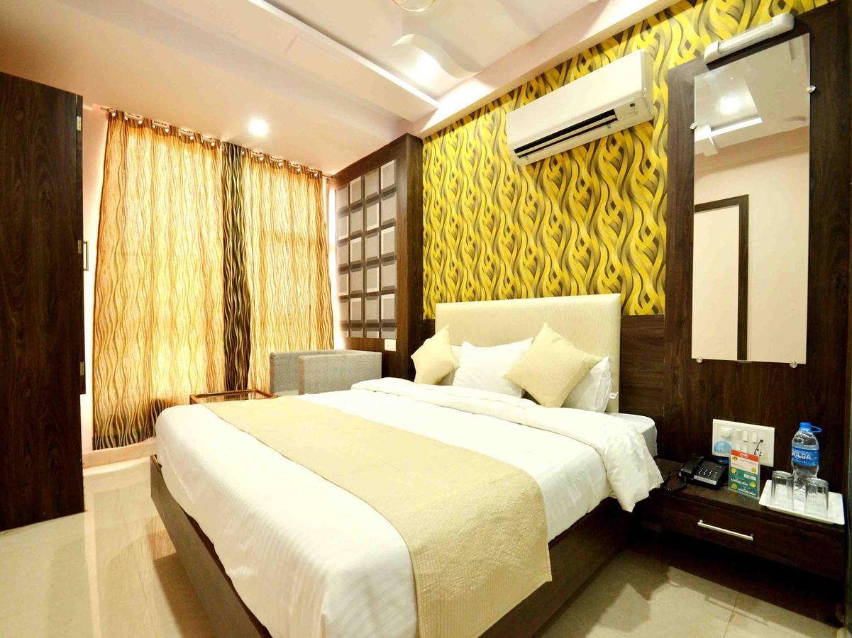 Oyo 2403 Hotel Aamantran Avenue Ujjain Exterior foto